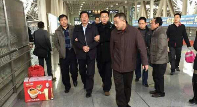 湖南岳陽(yáng)副市長(zhǎng)陳四海被立案?jìng)刹?被帶走照曝光