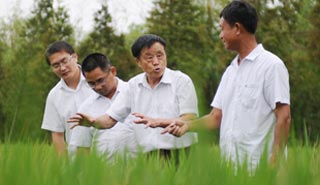 常熟市支塘鎮蔣巷村黨委書記常德盛：農民得實惠是我最大享受