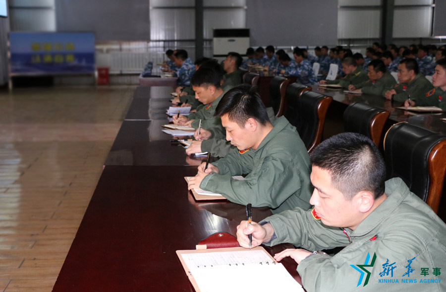 &uarr;資料圖片：張超參加戰(zhàn)斗機團《改革強軍主題教育》授課現(xiàn)場。