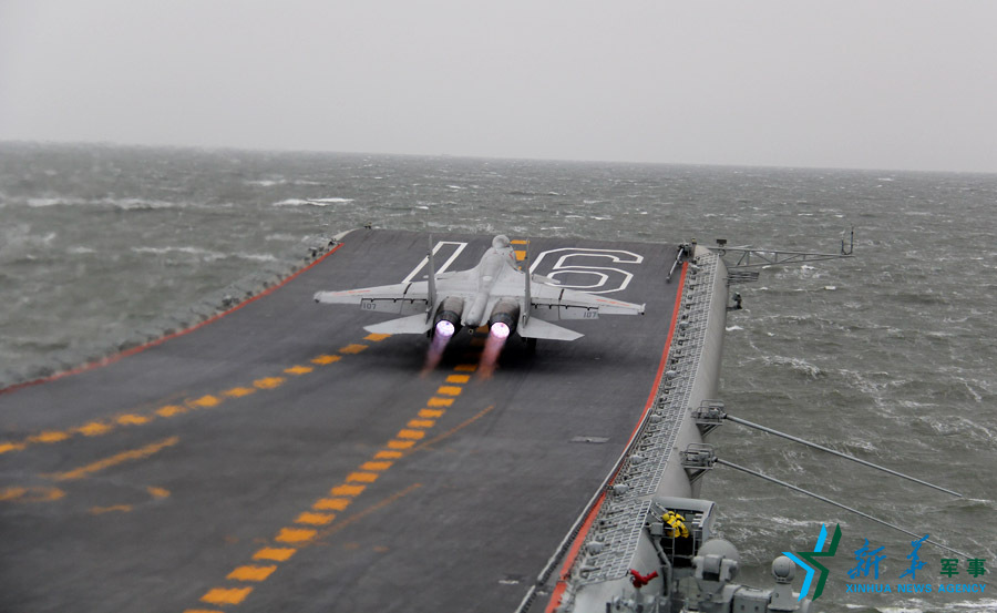&uarr;資料圖片：艦載戰斗機起飛瞬間。