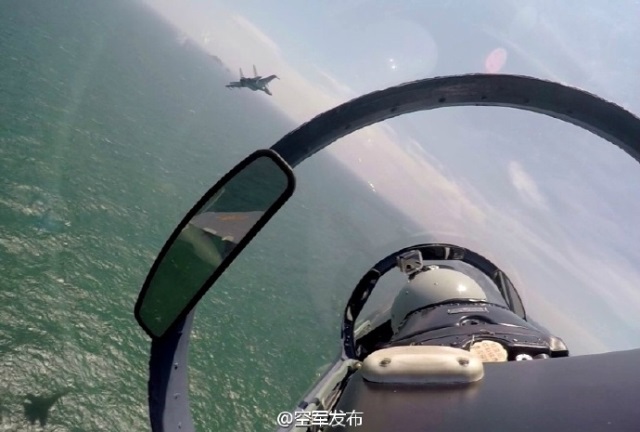 中國空軍多型主戰飛機赴南海戰斗巡航。