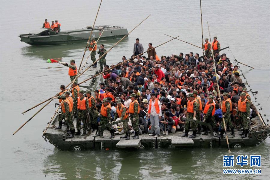 （圖文互動）（6）為了&ldquo;中國號&rdquo;巨輪揚帆遠航&mdash;&mdash;中國共產黨領導下的人民軍隊忠于祖國、服務人民啟示錄