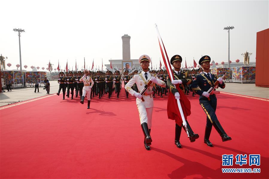 （在習近平強軍思想指引下&middot;我們在戰位報告&middot;圖文互動）（2）護衛國旗　重于生命&mdash;&mdash;中國人民解放軍儀仗大隊國旗護衛隊執行國旗升降任務記事
