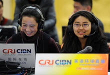 她們，因為兩會工作忙碌著美麗著