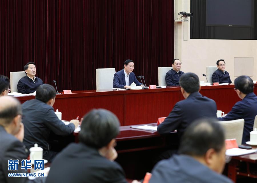  2月17日，在習(xí)近平總書記主持召開黨的新聞輿論工作座談會并發(fā)表重要講話一周年之際，中宣部在北京召開2017年新聞戰(zhàn)線&ldquo;新春走基層&rdquo;活動座談會。中共中央政治局委員、中央書記處書記、中宣部部長劉奇葆出席會議并講話。新華社記者 王曄 攝

