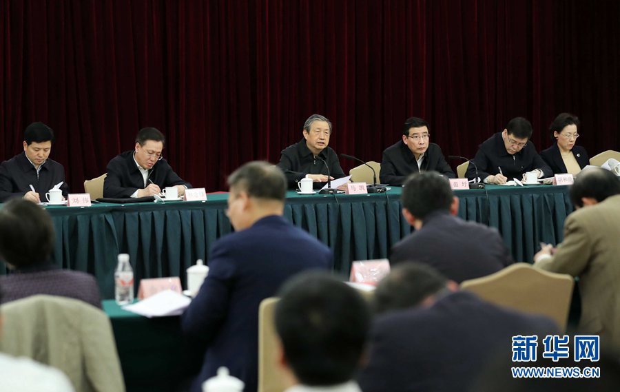 2月28日，國(guó)家新材料產(chǎn)業(yè)發(fā)展專(zhuān)家咨詢(xún)委員會(huì)成立大會(huì)在北京召開(kāi)。中共中央政治局委員、國(guó)務(wù)院副總理、國(guó)家新材料產(chǎn)業(yè)發(fā)展領(lǐng)導(dǎo)小組組長(zhǎng)馬凱出席會(huì)議并講話(huà)。新華社記者劉衛(wèi)兵攝 