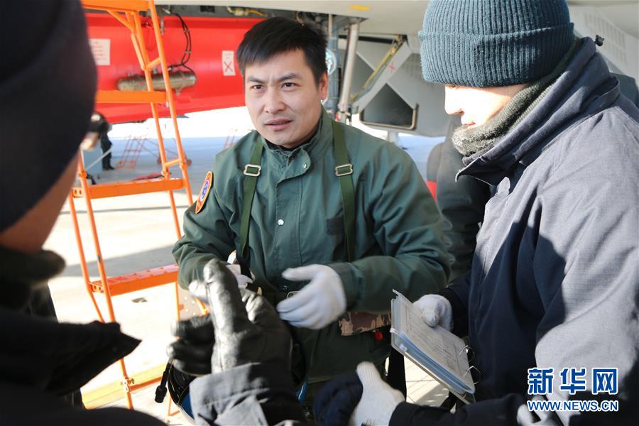 （建軍90周年&middot;英雄&middot;圖文互動）（2）聽，渤海灣有風吹過來&mdash;&mdash;追記海軍某艦載航空兵部隊一級飛行員張超