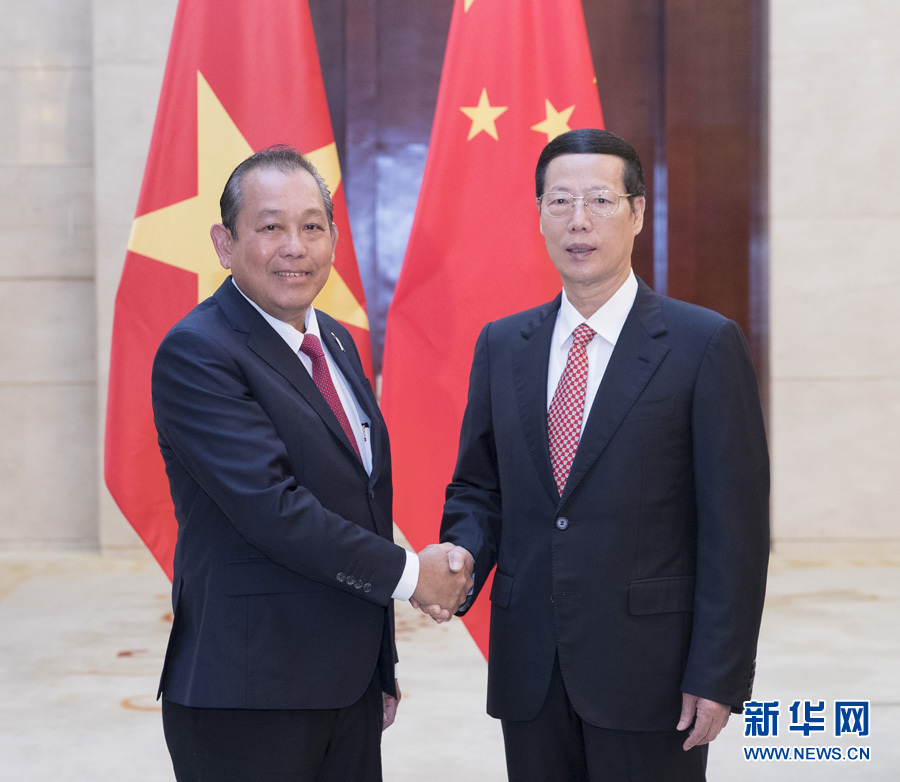  9月11日，中共中央政治局常委、國(guó)務(wù)院副總理張高麗在廣西南寧會(huì)見(jiàn)前來(lái)出席第十四屆中國(guó)－東盟博覽會(huì)和中國(guó)－東盟商務(wù)與投資峰會(huì)的越南常務(wù)副總理張和平。新華社記者王曄攝