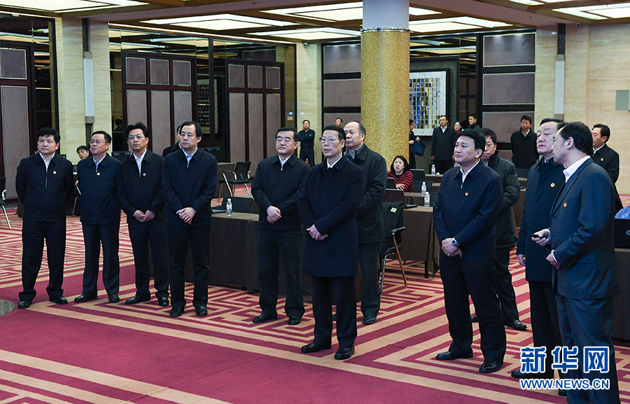 11月14日至15日，國務院副總理張高麗在黑龍江調研。這是11月14日，張高麗到黑龍江糧食交易市場了解糧食生產和銷售、糧食產品深加工、政策性儲糧去庫存等工作。 新華社記者 高潔 攝