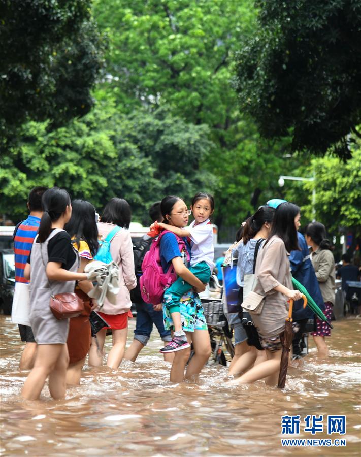 （環境）（2）臺風&ldquo;艾云尼&rdquo;攜雨襲廣州