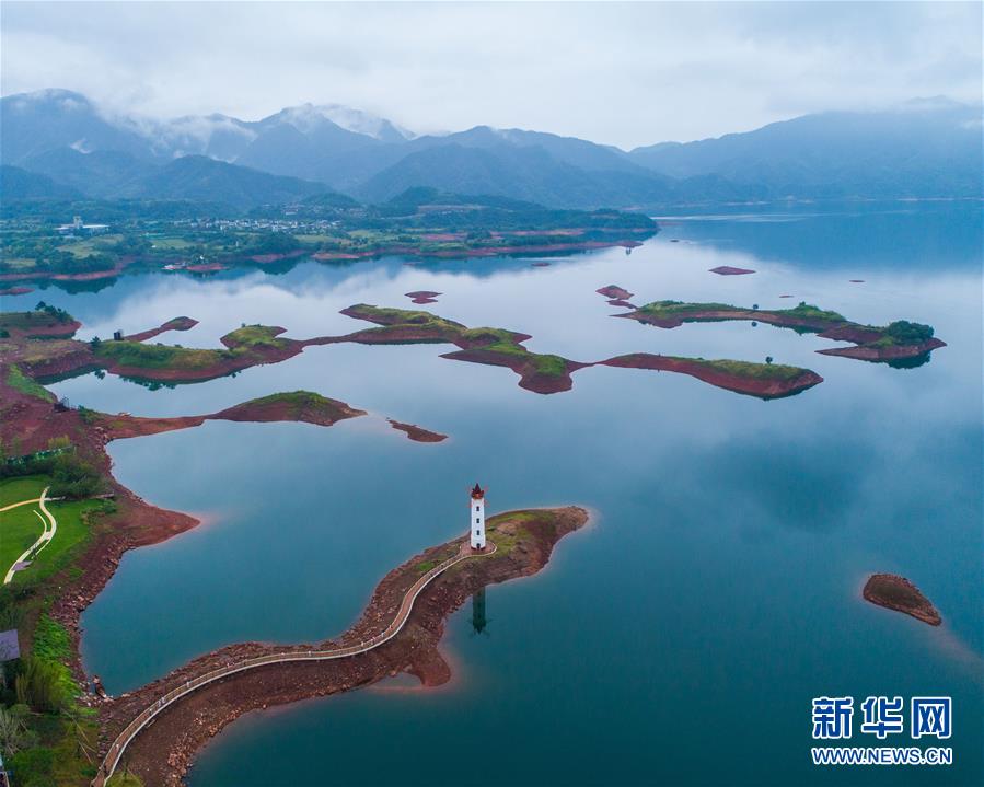 （壯闊東方潮 奮進(jìn)新時(shí)代&mdash;&mdash;慶祝改革開(kāi)放40年）（6）美麗中華大地書(shū)寫(xiě)綠色傳奇