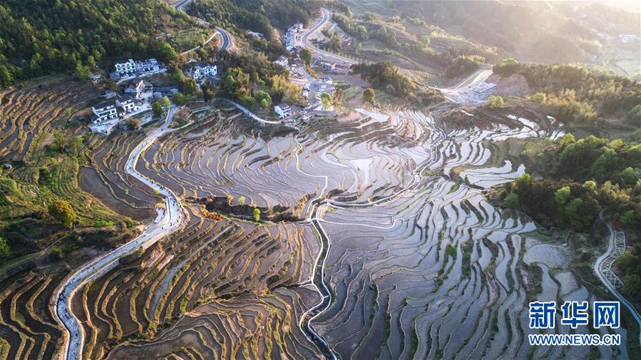 （壯闊東方潮 奮進新時代&mdash;&mdash;慶祝改革開放40年）（8）美麗中華大地書寫綠色傳奇
