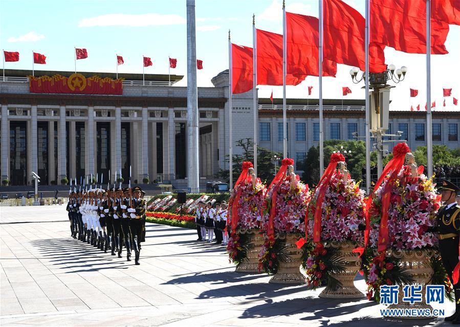 （新華全媒頭條&middot;圖文互動(dòng)）（3）致敬英烈 捍衛(wèi)榮光&mdash;&mdash;寫(xiě)在英雄烈士保護(hù)法實(shí)施后首個(gè)烈士紀(jì)念日