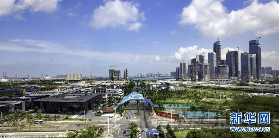 （新時(shí)代國門行&middot;圖文互動）（1）深圳：&ldquo;拓荒牛&rdquo;犁出&ldquo;美麗春天&rdquo;