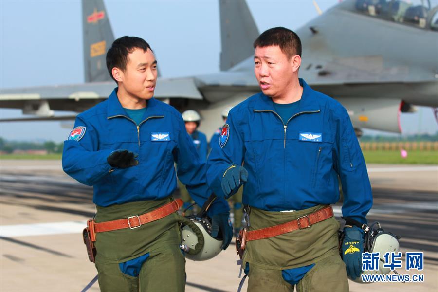 （新華全媒頭條&middot;圖文互動）（3）戰鷹，為祖國奮飛&mdash;&mdash;記空軍航空兵某旅旅長、特級飛行員郝井文