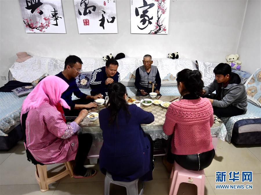 （圖文互動）（2）青海：&ldquo;田間土炕&rdquo;成為年輕干部培訓新課堂