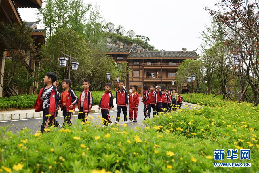（壯麗70年&middot;奮斗新時(shí)代&middot;圖文互動）（6）奮進(jìn)的阿妹戚托&mdash;&mdash;貴州三寶彝族鄉(xiāng)整鄉(xiāng)搬遷見聞