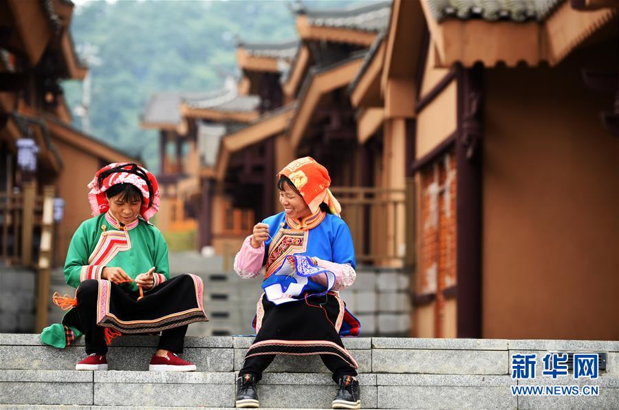 （壯麗70年&middot;奮斗新時(shí)代&middot;圖文互動）（13）奮進(jìn)的阿妹戚托&mdash;&mdash;貴州三寶彝族鄉(xiāng)整鄉(xiāng)搬遷見聞