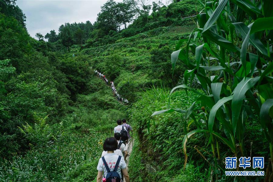 （壯麗70年&middot;奮斗新時(shí)代&mdash;&mdash;記者再走長(zhǎng)征路&middot;圖文互動(dòng)）（2）記者手記：長(zhǎng)征是一步一步走出來(lái)的