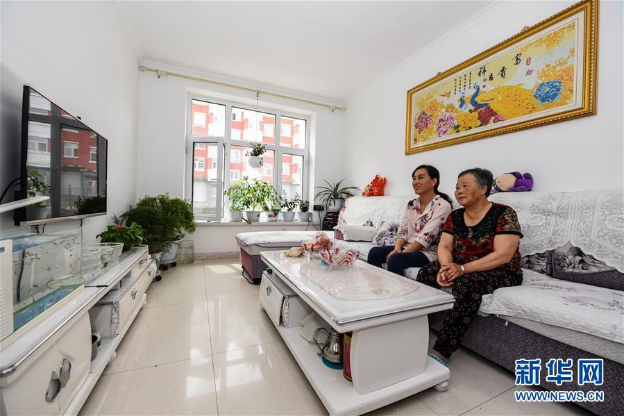 （在習近平新時代中國特色社會主義思想指引下&mdash;&mdash;新時代新作為新篇章&middot;總書記關心的百姓身邊事&middot;圖文互動）（5）棚改的溫暖：1億多人&ldquo;出棚進樓&rdquo;