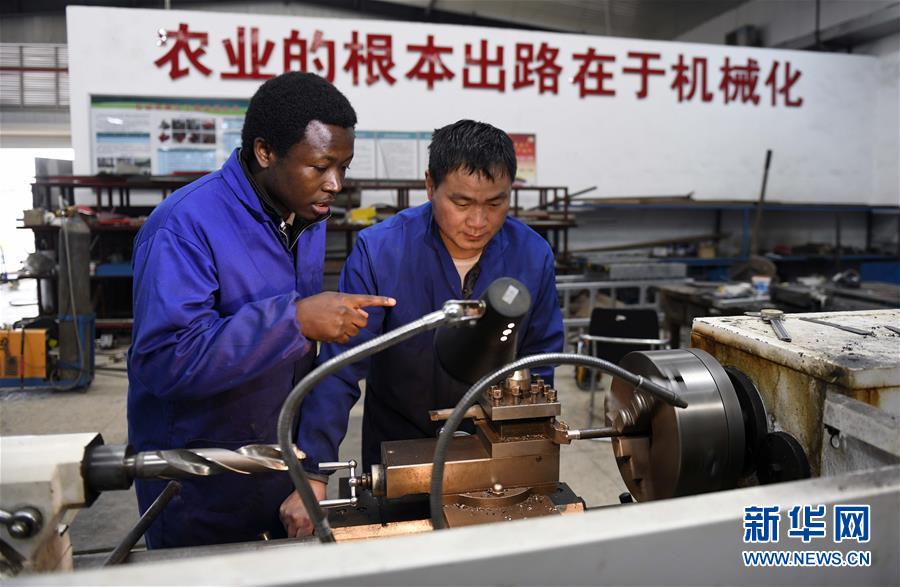 （在習近平新時代中國特色社會主義思想指引下&mdash;&mdash;新時代新作為新篇章&middot;總書記關切開放事&middot;圖文互動）（12）來中國&ldquo;學種地&rdquo;的&ldquo;洋學生&rdquo;