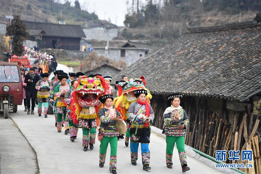 （在習(xí)近平新時(shí)代中國(guó)特色社會(huì)主義思想指引下&mdash;&mdash;新時(shí)代新作為新篇章&middot;總書記關(guān)切脫貧事&middot;圖文互動(dòng)）（2）精準(zhǔn)扶貧：提速脫貧奔小康