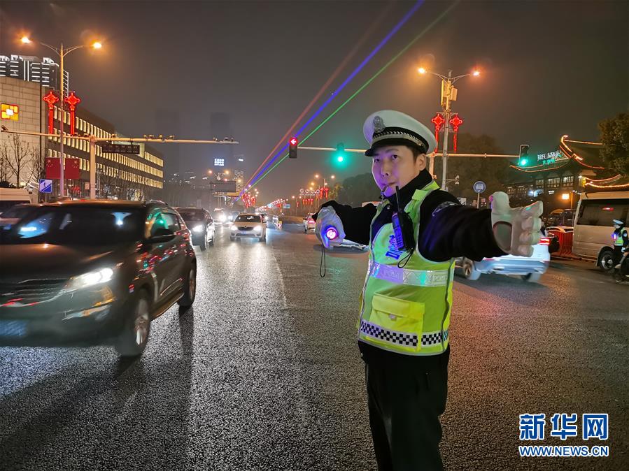 （圖文互動）（2）不一樣的煙火&mdash;&mdash;城市基層工作者的新年第一天
