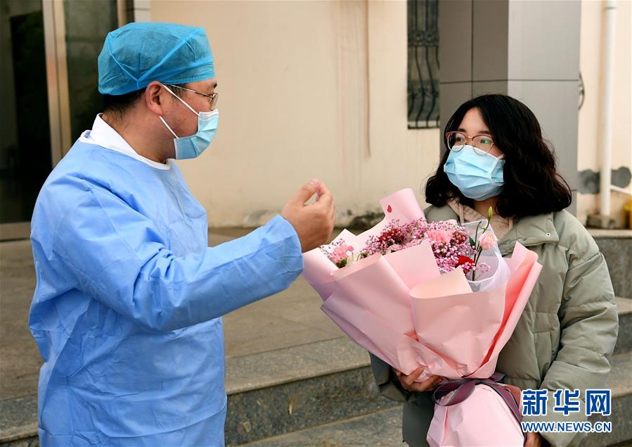 （聚焦疫情防控&middot;圖文互動）（3）女研究生在縣級醫院治愈：&ldquo;我能挺過來，其他人也可以&rdquo;