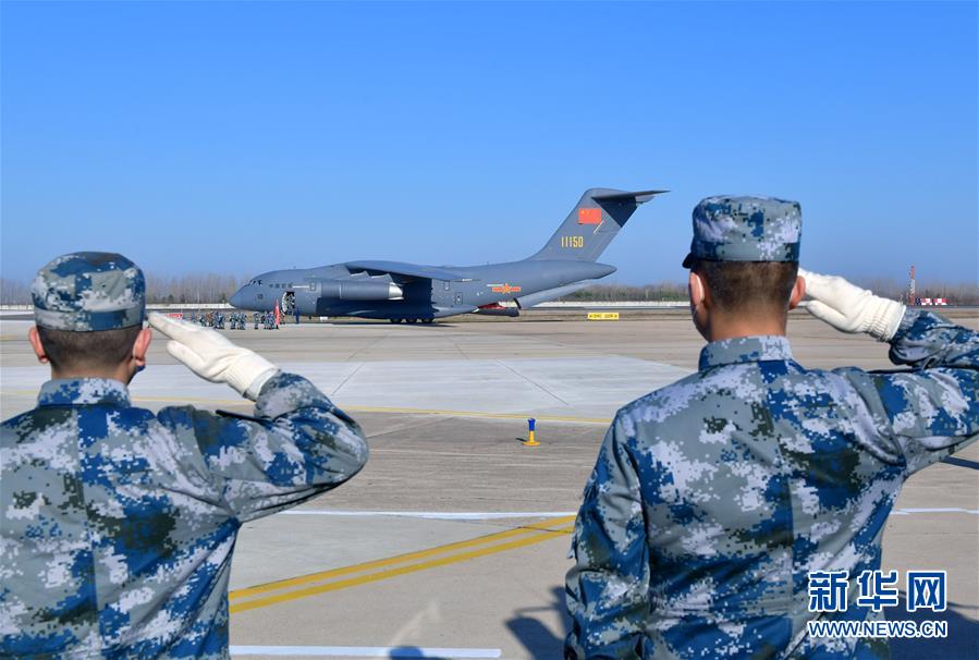 （聚焦疫情防控&middot;圖文互動）（12）空軍第四次向武漢大規模空運醫療隊員和物資
