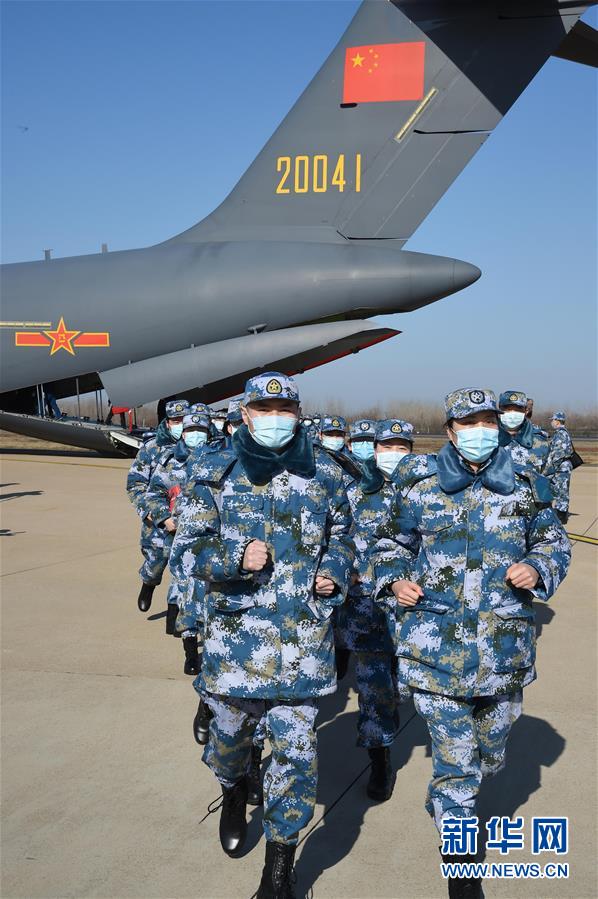 （聚焦疫情防控&middot;圖文互動）（14）空軍第四次向武漢大規模空運醫療隊員和物資