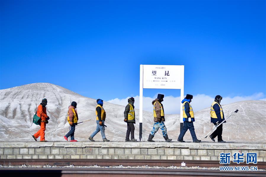 （新華全媒頭條&middot;圖文互動）（2）用腳步和忠誠守護雪域天路&mdash;&mdash;記青藏鐵路望昆線路車間副主任于本蕃