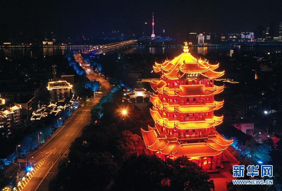 （新華全媒頭條&middot;圖文互動）（1）鐘華論：在民族復興的歷史豐碑上&mdash;&mdash;2020中國抗疫記