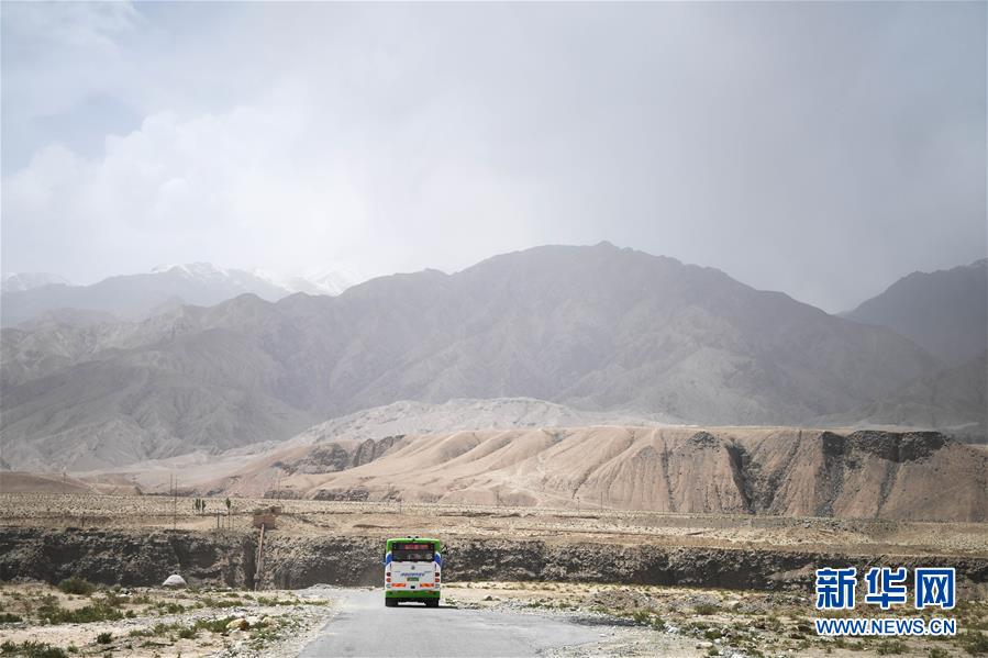 （決戰決勝脫貧攻堅&middot;聚焦三區三州&middot;圖文互動）（2）昆侖山村建起停車場