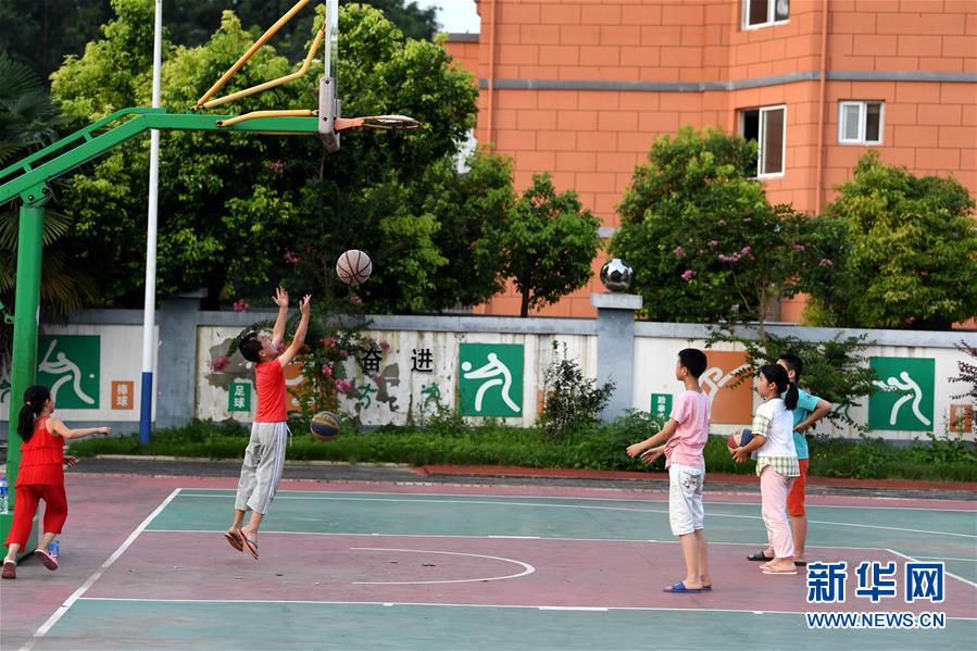 （新華全媒頭條&middot;圖文互動(dòng)）（14）百萬(wàn)群眾大轉(zhuǎn)移&mdash;&mdash;抗洪搶險(xiǎn)救援直擊