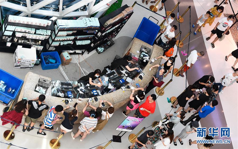 （在習近平新時代中國特色社會主義思想指引下&mdash;&mdash;新時代新作為新篇章&middot;習近平總書記關(guān)切事&middot;圖文互動）（2）感受開放新魅力&mdash;&mdash;海南自由貿(mào)易港建設(shè)開局觀察