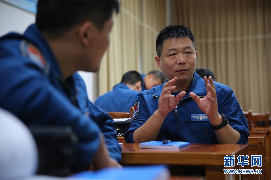 （在習近平強軍思想指引下&middot;我們在戰位報告&middot;圖文互動）（4）偵天探海 狩獵海空&mdash;&mdash;南部戰區海軍航空兵某師加速轉型提升新質戰斗力記事