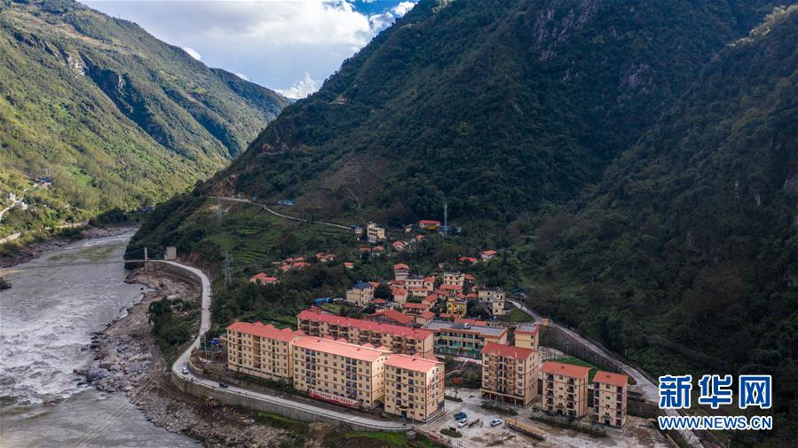 （決戰決勝脫貧攻堅&middot;圖文互動）（3）搬遷點的快樂事&mdash;&mdash;云南努力讓搬遷群眾安居樂業