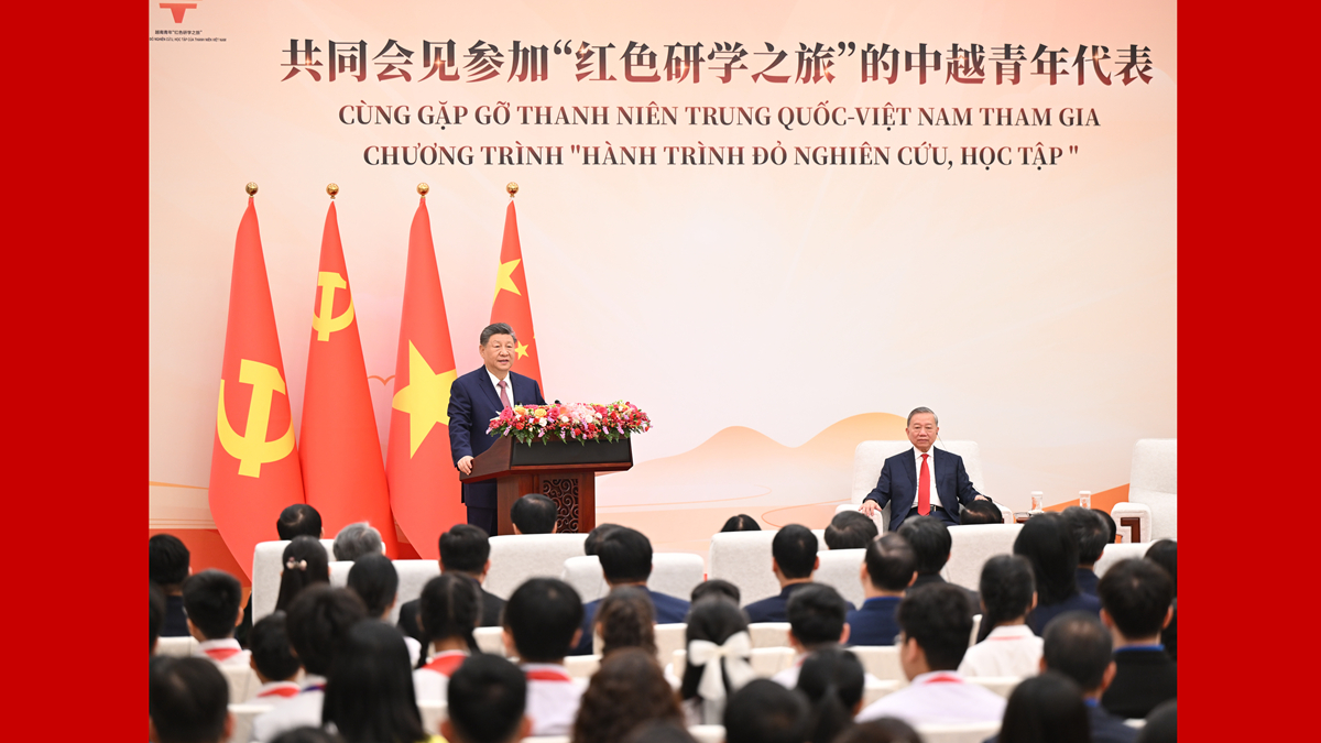 習近平同蘇林共同會見中越青年代表