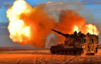 戈壁大漠上演自行火炮分隊對抗，場面霸氣！