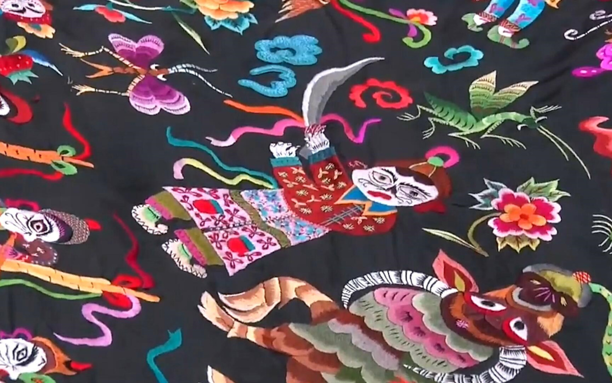 苗繡繡品慢慢得到市場(chǎng)認(rèn)可，回鄉(xiāng)的繡娘逐漸多了起來