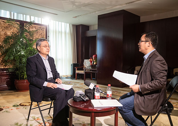 充分調動信貸、債券、股權、理財、信托、保險等各類金融資源