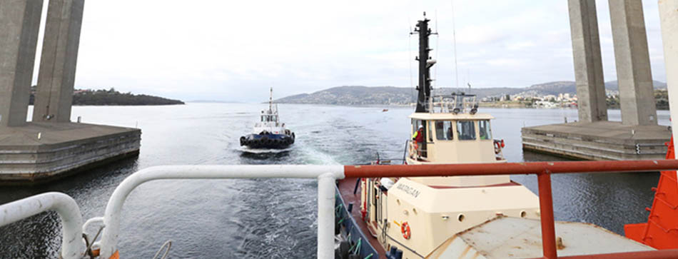 &ldquo;雪龍&rdquo;號(hào)?？堪拇罄麃喕舭吞馗垩a(bǔ)給(高清)