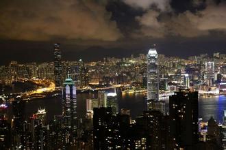中央對香港行政長官是有標準的，是一貫的