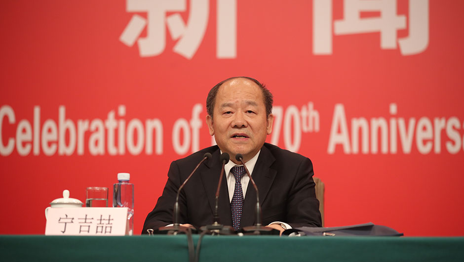 國家發展和改革委員會副主任、國家統計局局長寧吉喆介紹相關情況