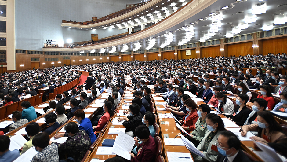 委員們在認(rèn)真聽會(huì)