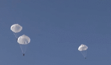 陸軍：陸航特戰深度融合 &ldquo;背靠背&rdquo;傘降聯訓