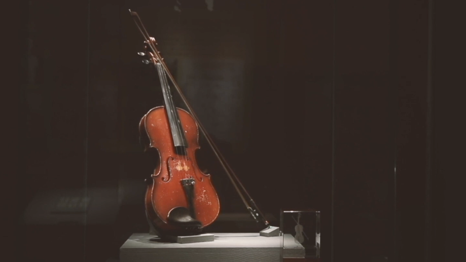 紅色百寶 奮斗百年丨第16集：一把琴，一個(gè)人，一首歌