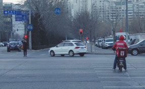 瘋狂&rdquo;外賣 板子應(yīng)該打在誰(shuí)身上？