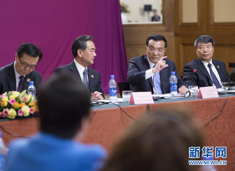  5月6日，中國國務院總理李克強在埃塞俄比亞首都亞的斯亞貝巴出席中非經(jīng)貿(mào)人文座談會。 新華社記者 王曄 攝 