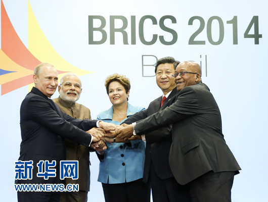 這是習近平同出席會晤的巴西總統羅塞夫、俄羅斯總統普京、印度總理莫迪、南非總統祖馬合影。新華社記者 蘭紅光 攝